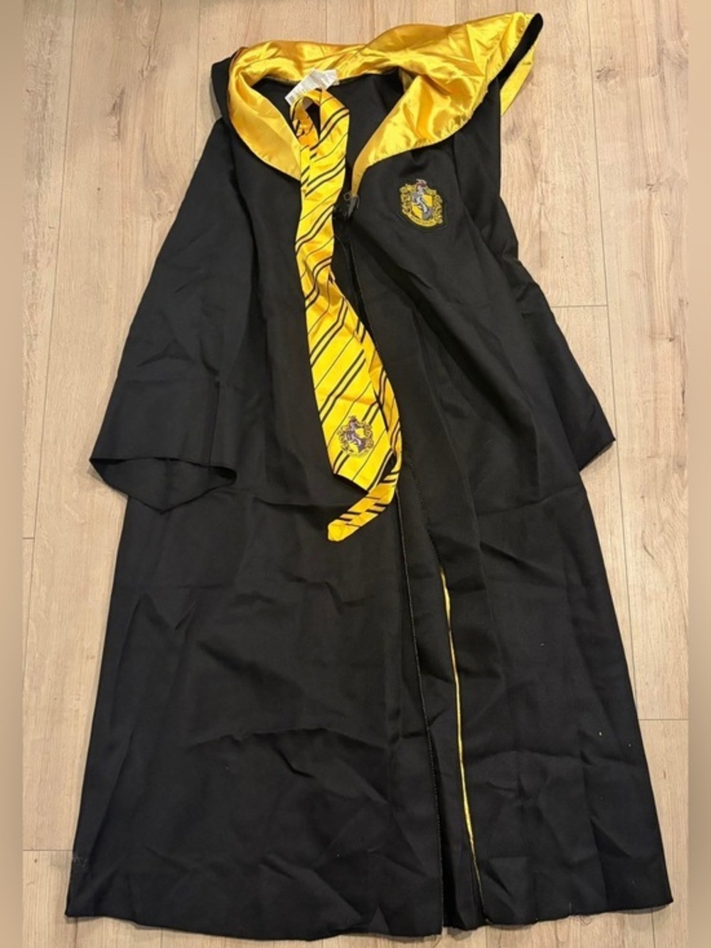 Wizarding World of Harry Potter Universal Studios Hufflepuff size XL (14-16)